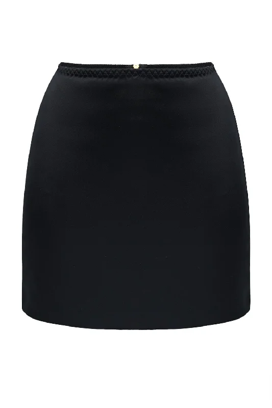 Leria Black skirt ruffled skirt detail